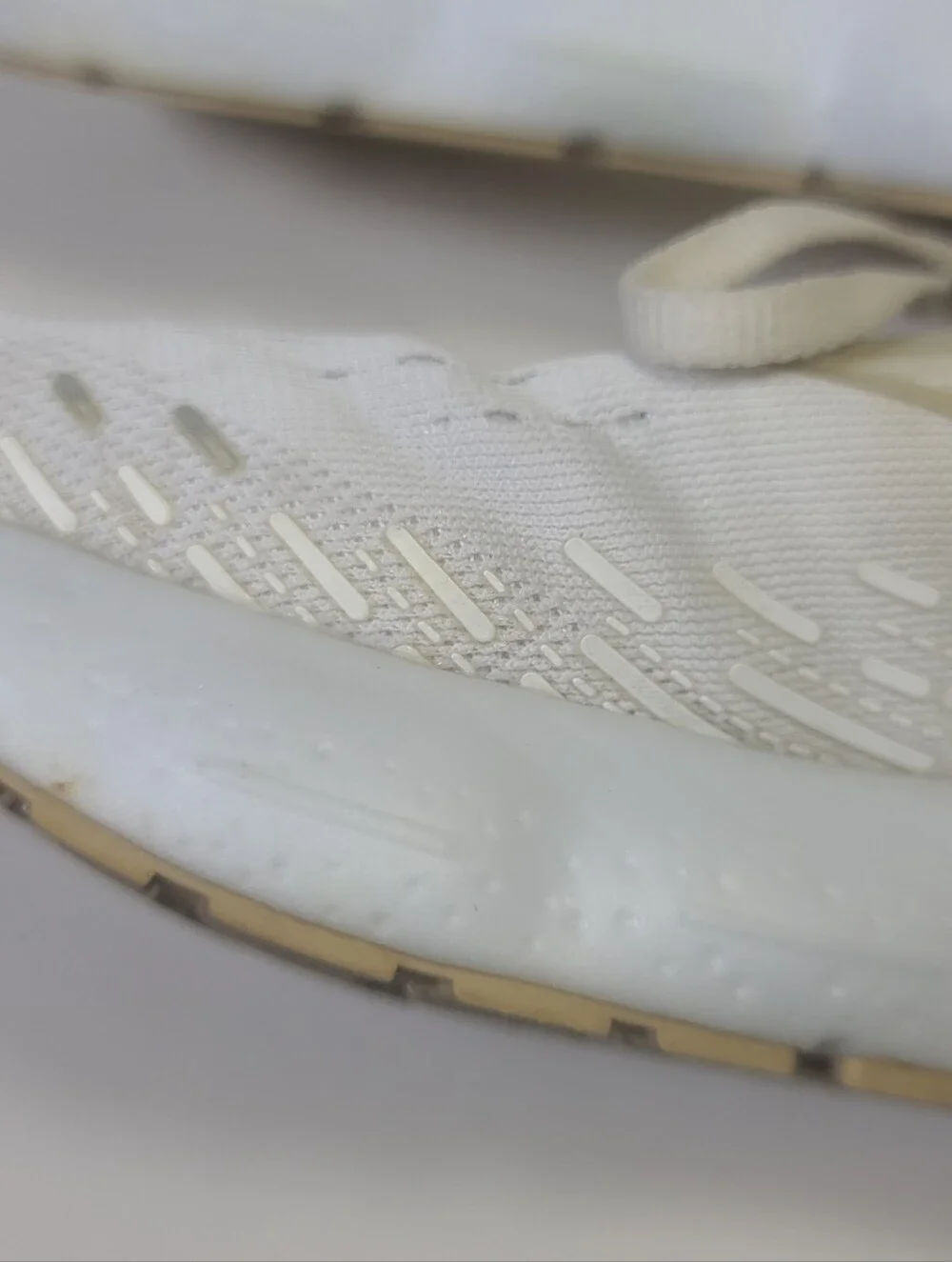 Brooks Women's Glycerin 20 White Gold Running Sneakers Shoes Size 5 Medium (B)